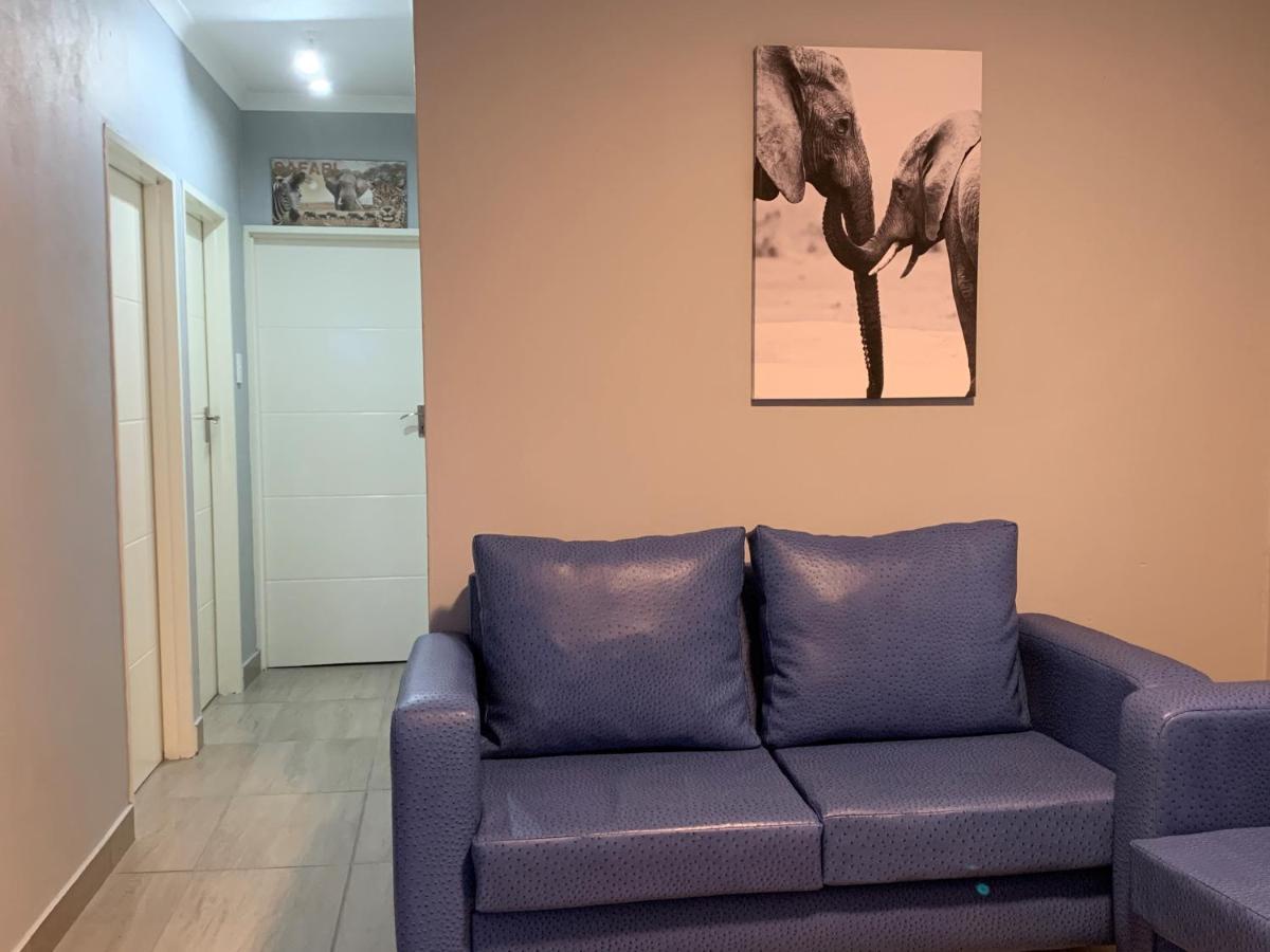 Elephant House, 2 Bedroom House, Next To Pilanesberg And Sun City Mogwase ภายนอก รูปภาพ