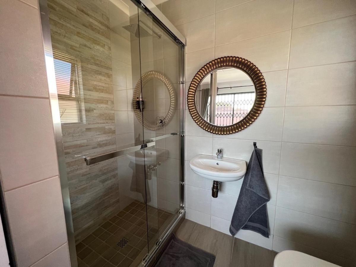 Elephant House, 2 Bedroom House, Next To Pilanesberg And Sun City Mogwase ภายนอก รูปภาพ